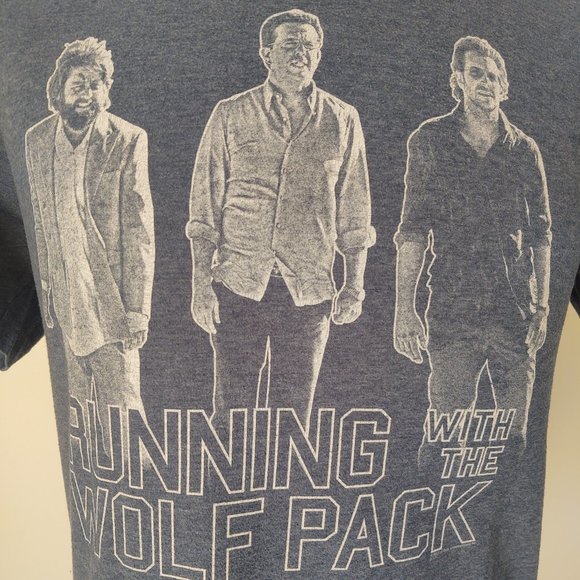 RUNNING WITH THE WOLF PACK OLD NAVY COLLECTIBLES ADULT T SHIRT - SIZE MEDIUM - Picture 2 of 6